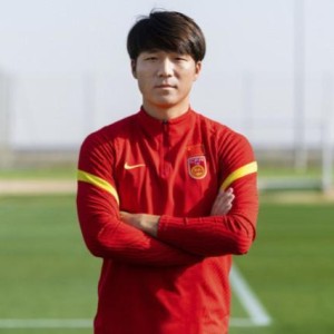 开云电竞中文版-李铁爱将重伤造后防变数 中叙战张琳芃重回边路？